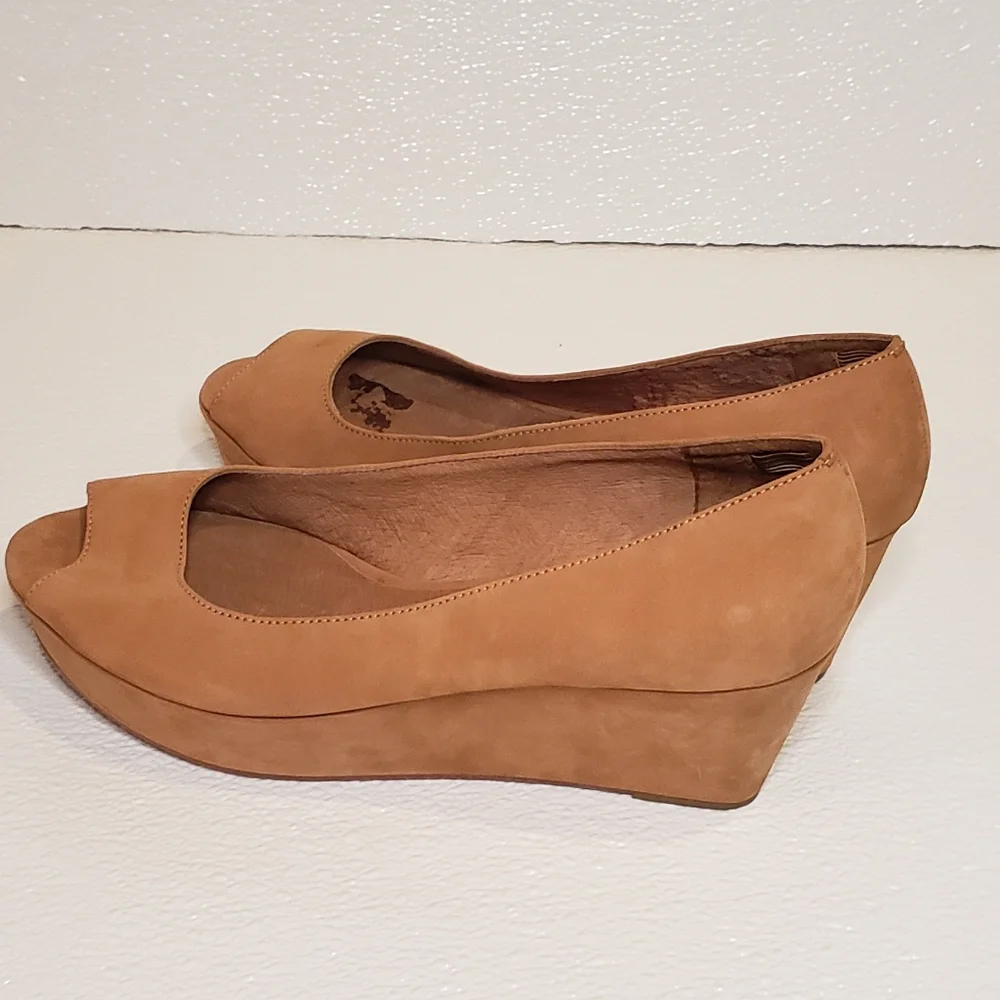 Michael Kors Suede Tan Platform Wedge Heel sandals